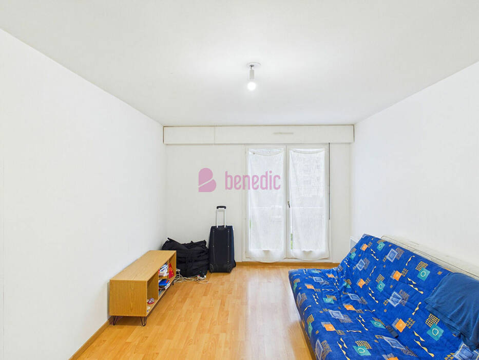 60157830b - Attribut alt par défaut.