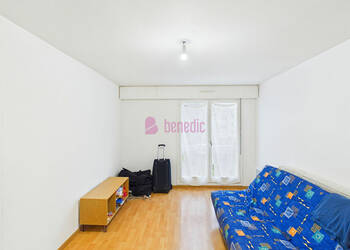 60157830b - Attribut alt par défaut.