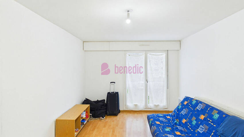 60157830b - Attribut alt par défaut.