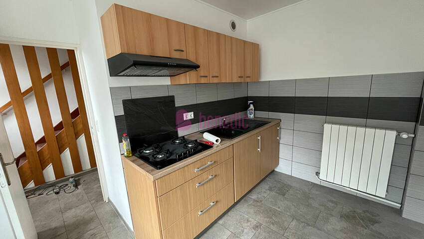 53756440b - Attribut alt par défaut.