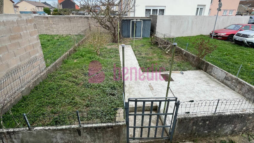 53756440c - Attribut alt par défaut.