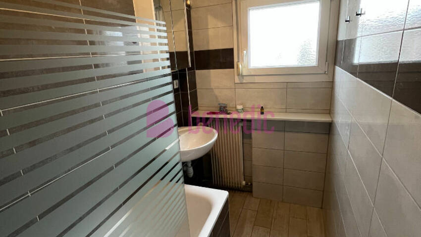 53756440f - Attribut alt par défaut.