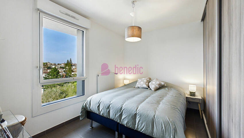 59534922g - Attribut alt par défaut.