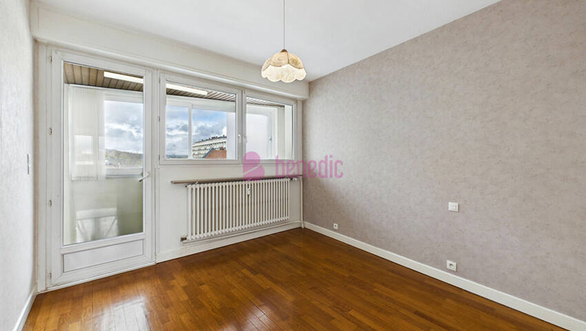 60235137l - Attribut alt par défaut.