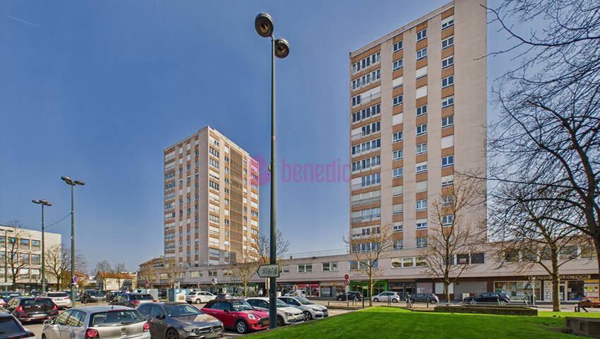 60292089b - Attribut alt par défaut.