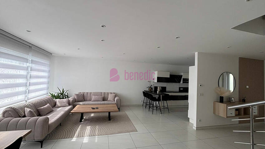 60027574a - Attribut alt par défaut.