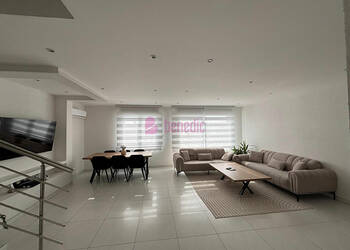 60027574b - Attribut alt par défaut.