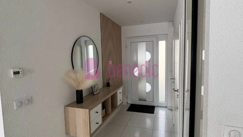 60027574c - Attribut alt par défaut.