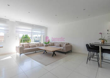 60027574a - Attribut alt par défaut.