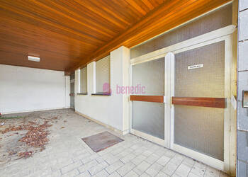 56905836b - Attribut alt par défaut.