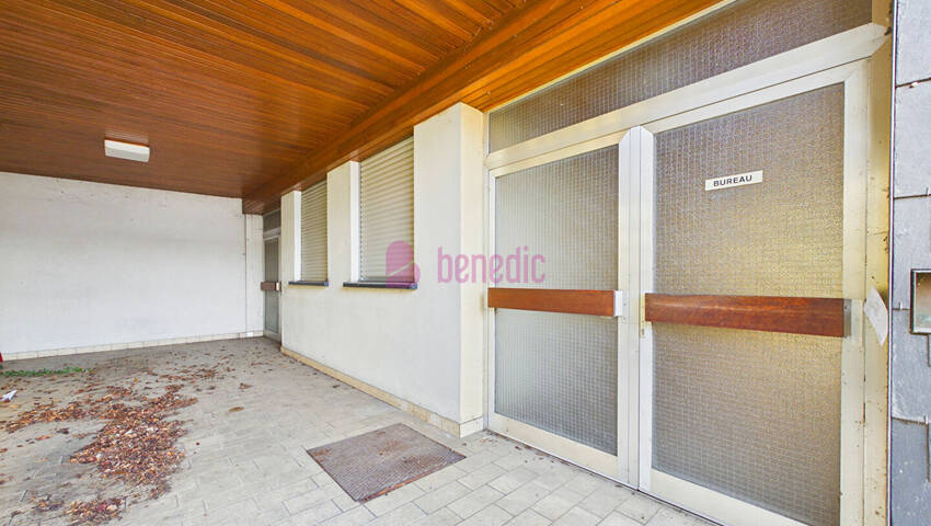 56905836b - Attribut alt par défaut.