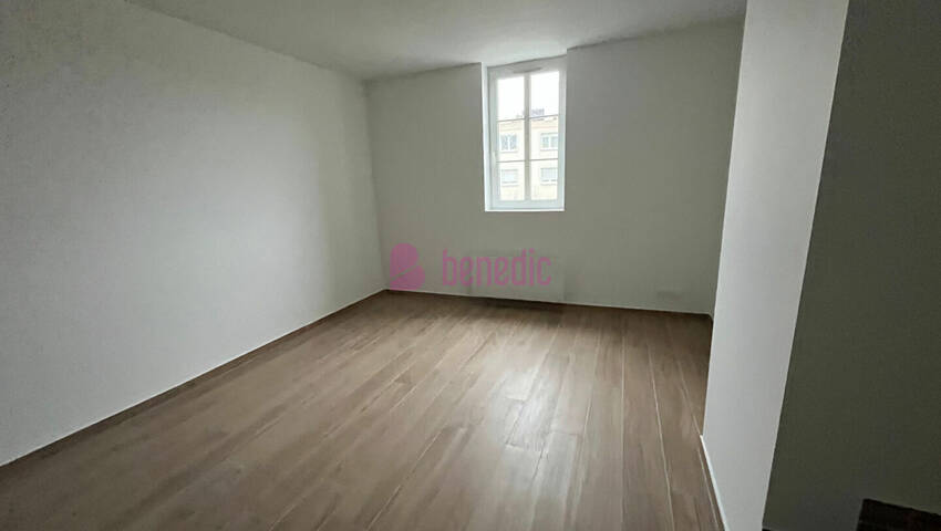 60213645b - Attribut alt par défaut.