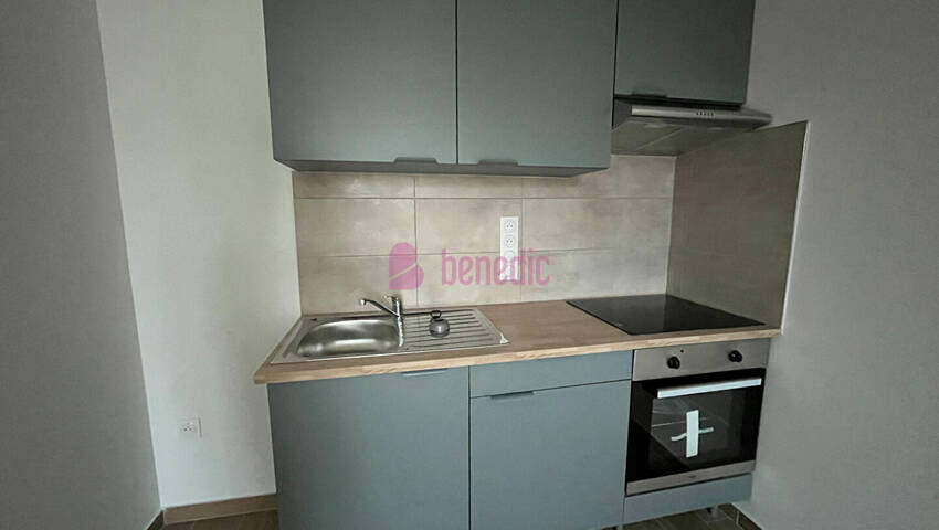 60213645c - Attribut alt par défaut.