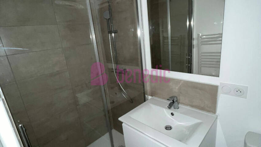 60213645f - Attribut alt par défaut.