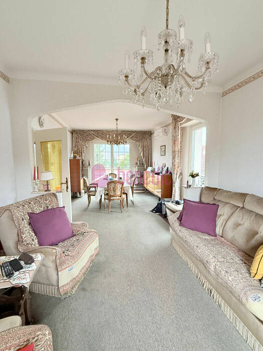 60372379b - Attribut alt par défaut.