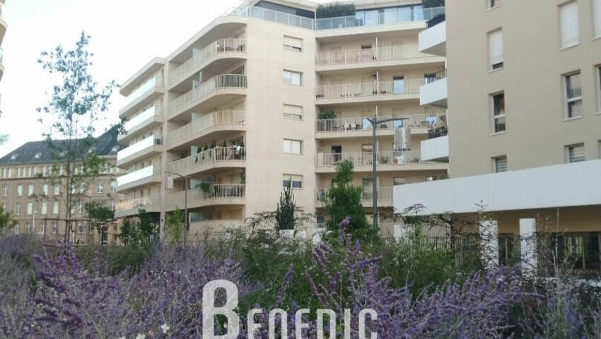 60372282a - Attribut alt par défaut.