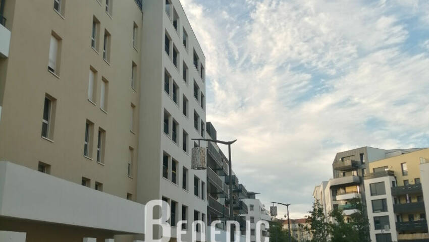 60372282b - Attribut alt par défaut.