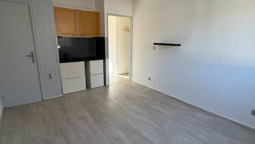 60372102f - Attribut alt par défaut.