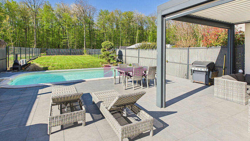 60294979b - Attribut alt par défaut.