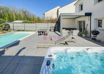 60294979c - Attribut alt par défaut.