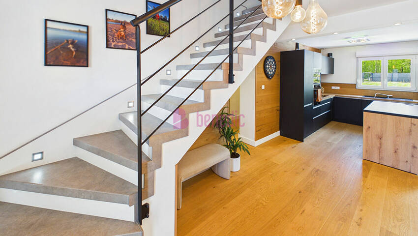 60294979h - Attribut alt par défaut.