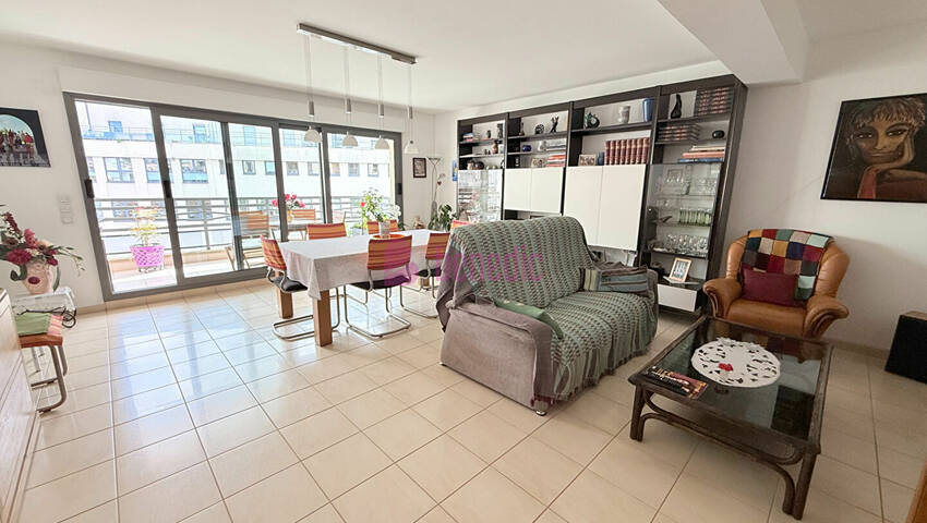 60409418c - Attribut alt par défaut.