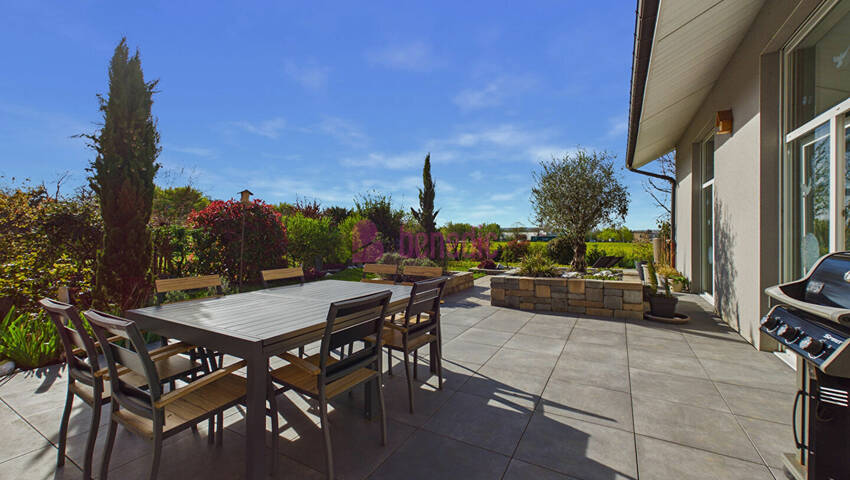 58136533c - Attribut alt par défaut.