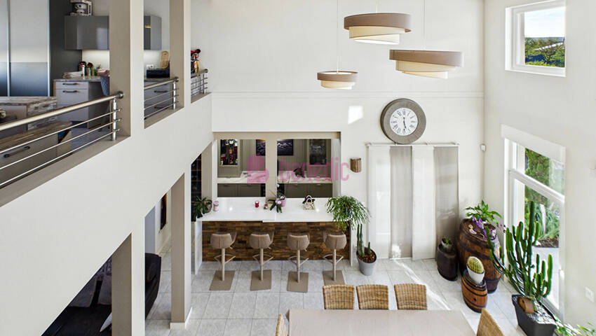 58136533r - Attribut alt par défaut.