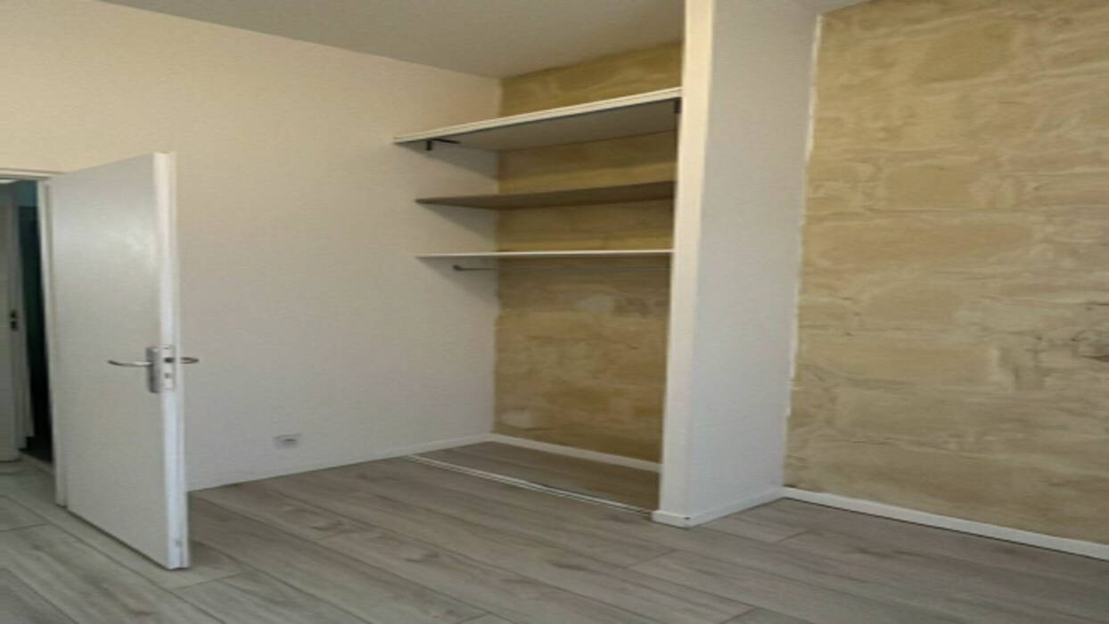 60435068b - Attribut alt par défaut.